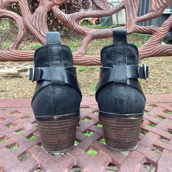 💋Lucky Brand Pebbled Leather Black Peep Toe Block Heel Ankle Booties - Picture 4 of 9